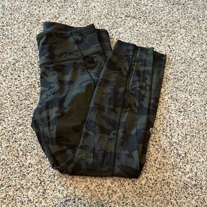25’ camo lululemon leggings